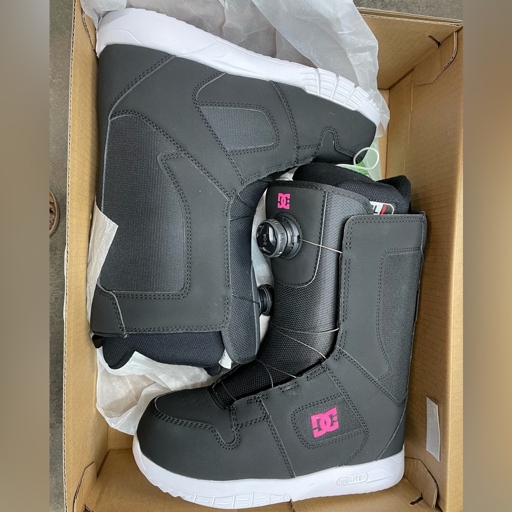 NIB DC women’s BOA snowboard boots